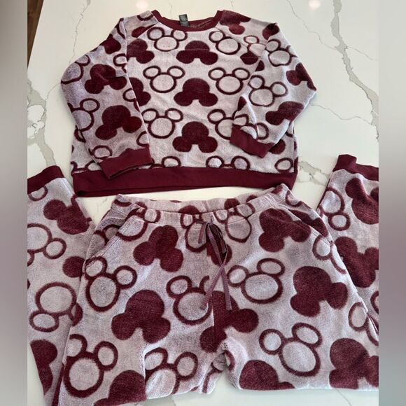 Disney Other - Disney fleece pyjama 2 piece set size XL